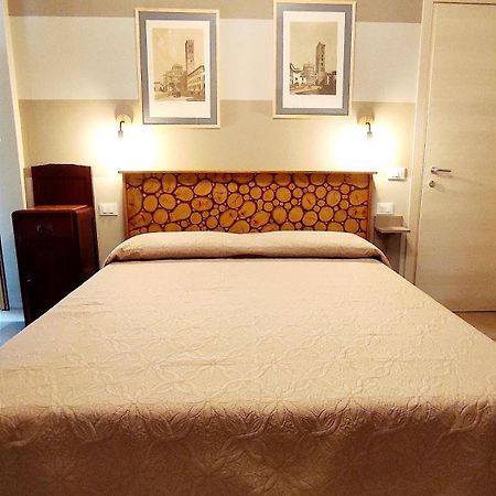 Gli Ulivi Rooms Лука Екстериор снимка