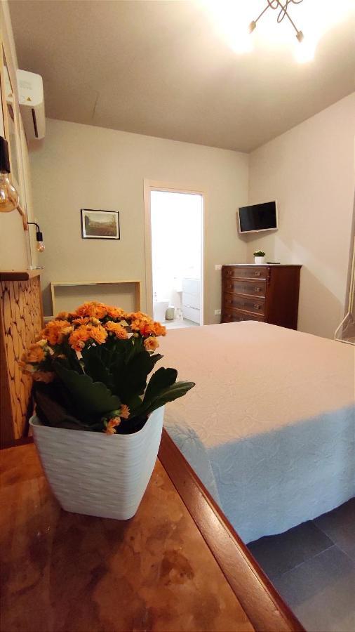 Gli Ulivi Rooms Лука Екстериор снимка