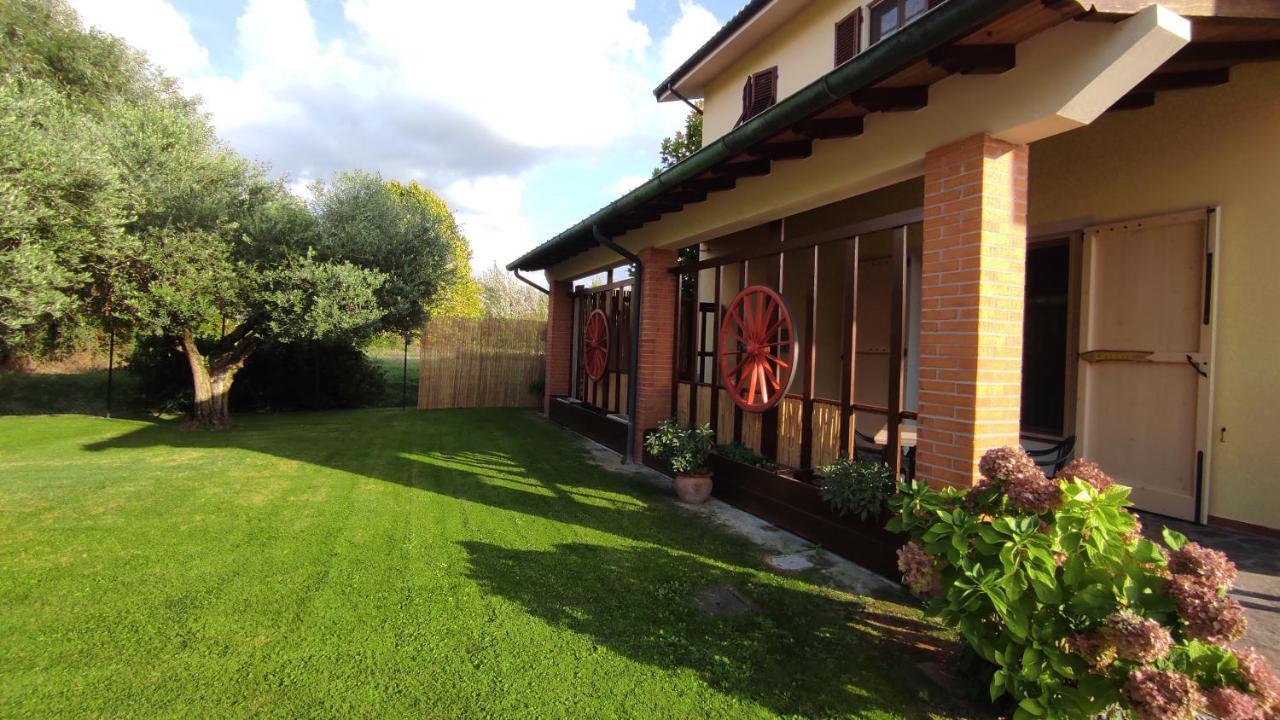 Gli Ulivi Rooms Лука Екстериор снимка